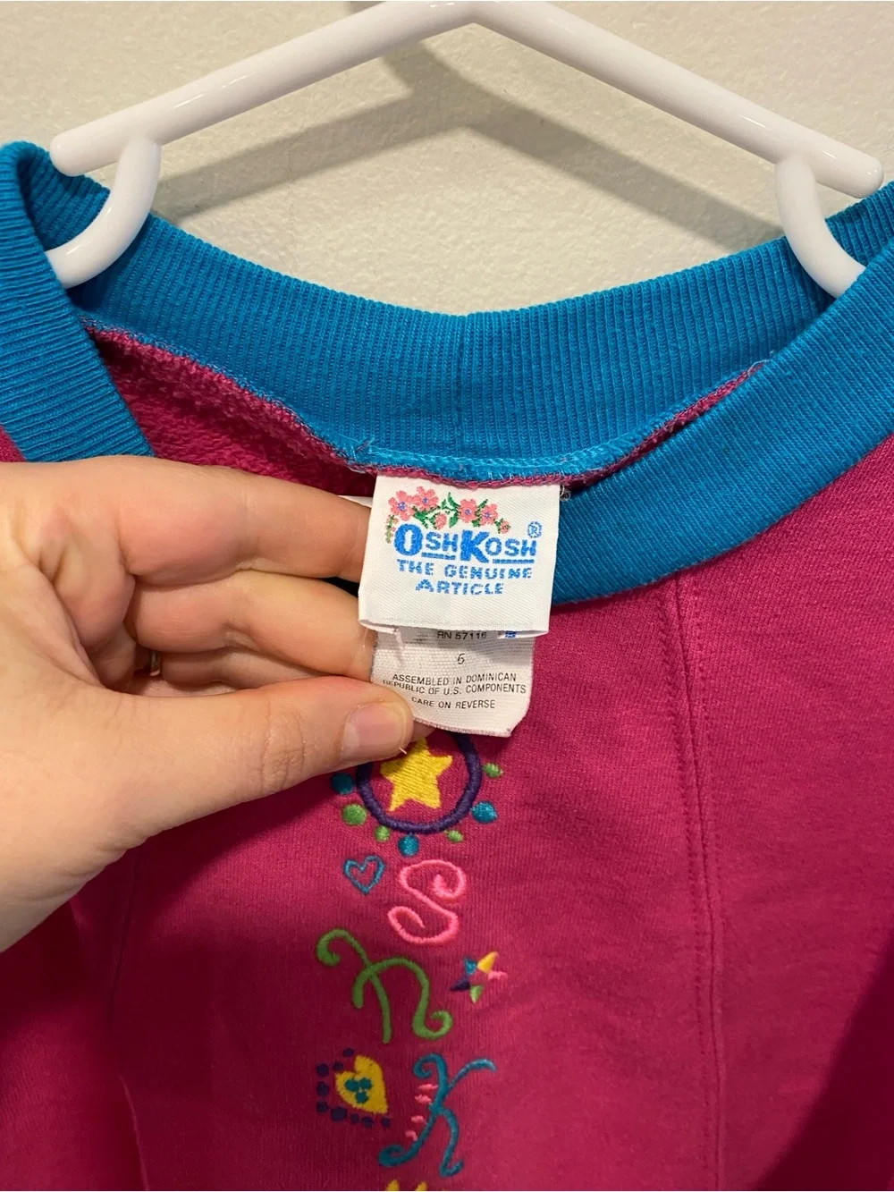 Vintage OshKosh B’gosh Girls Sweatshirt embroidered logo size 6 magenta 90s